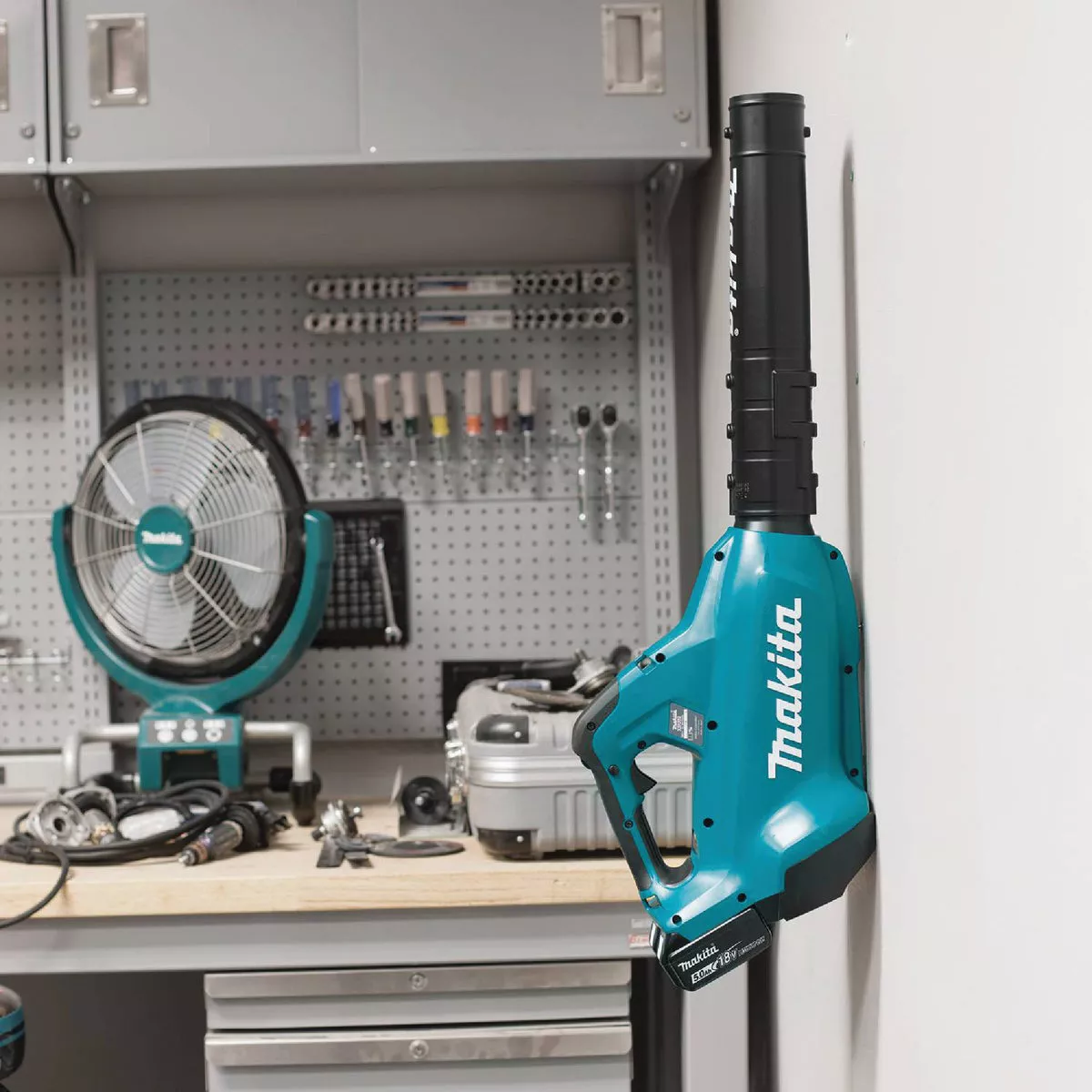 Makita 120 MPH 473 CFM 18V X2 (36V) LXT Lithium-Ion Brushless (5.0Ah) Cordless Blower Kit - photo 16