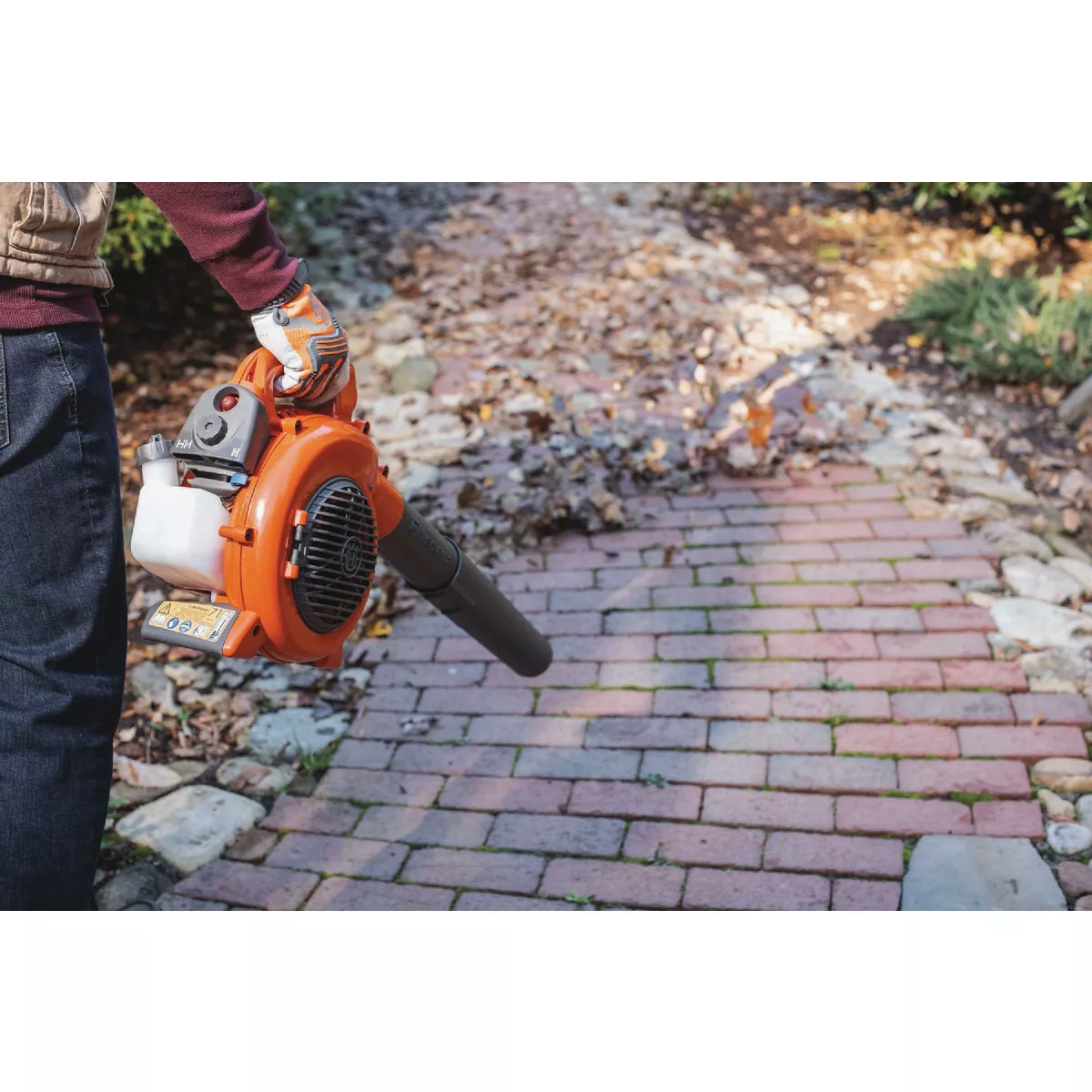 Husqvarna 125B 28cc 2-Cycle Gas 425 CFM 170 MPH Handheld Leaf Blower - photo 4