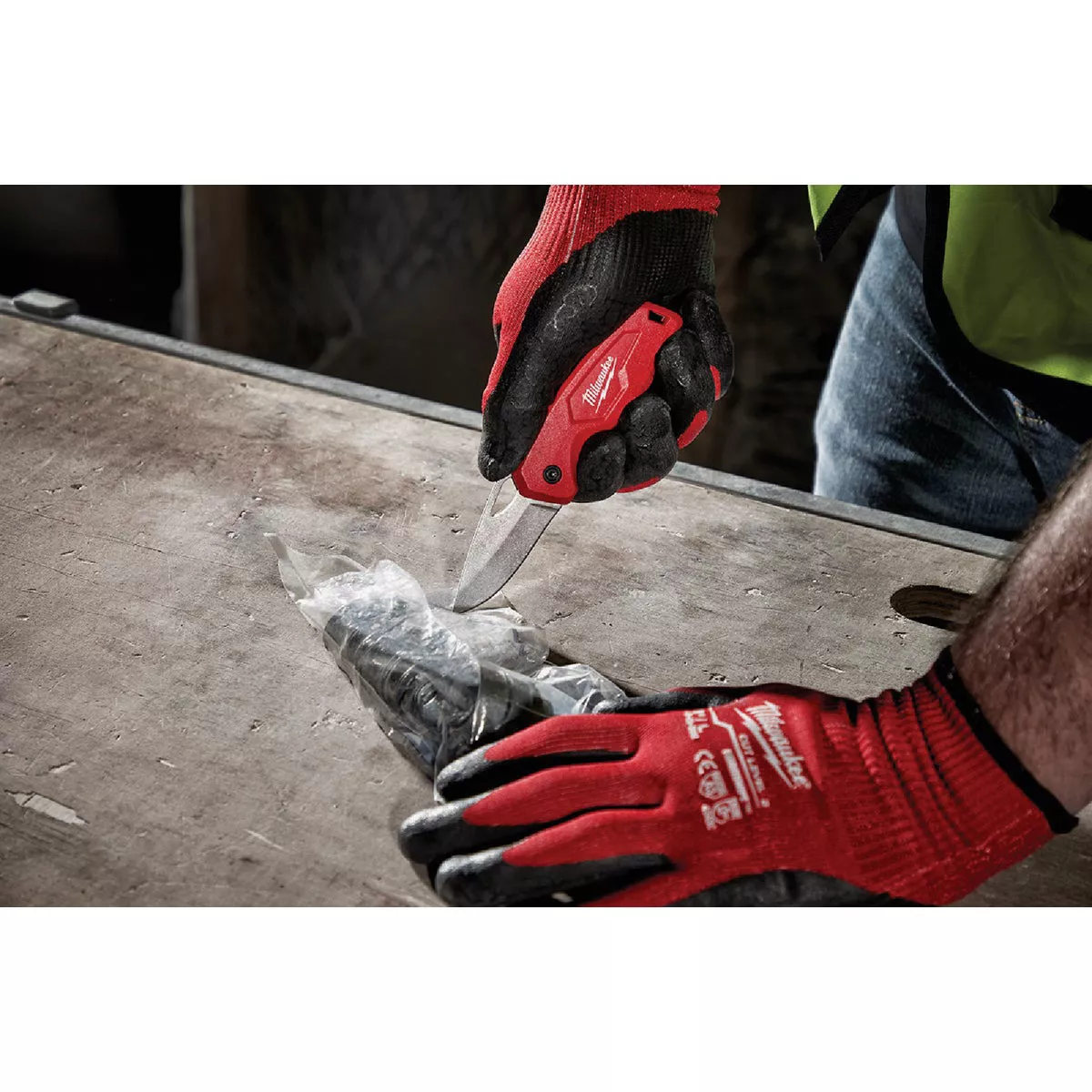 Milwaukee FASTBACK 2-1/2 In. Compact Folding Knife - photo 4