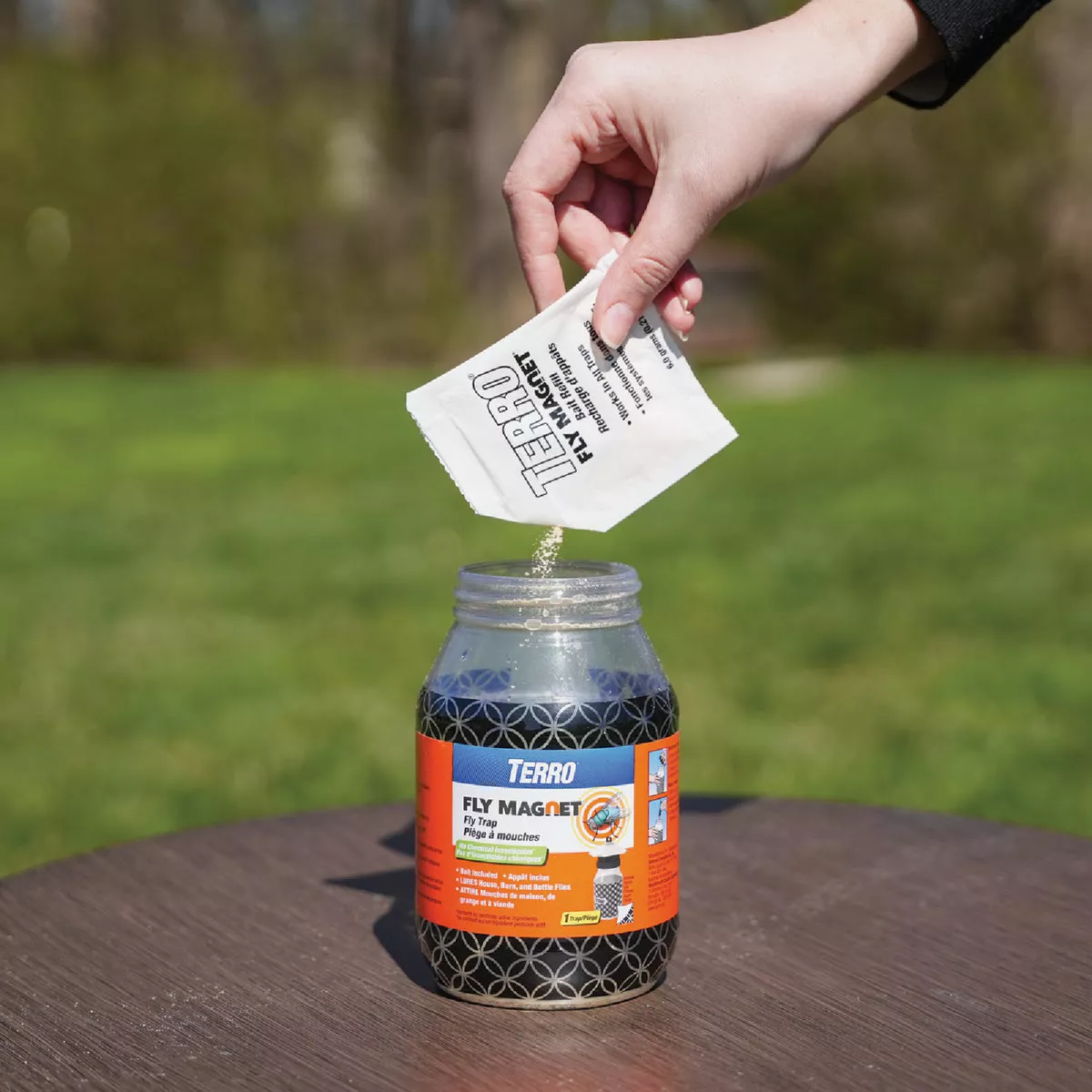 Terro Fly Magnet Reusable Outdoor Fly Trap - photo 3