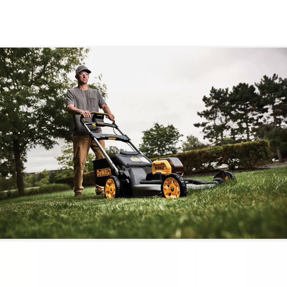 DEWALT 21 In. 60V Max Lithium Ion Brushless Push Cordless Lawn Mower - photo 4