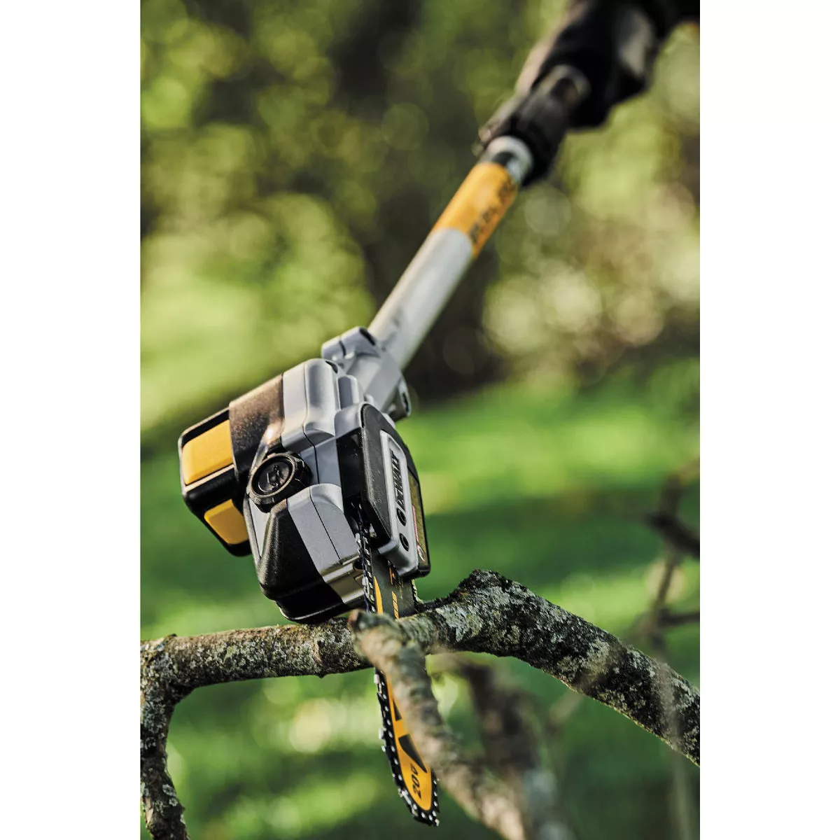 DEWALT 20V MAX XR Brushless Cordless Pole Saw (Tool Only) - photo 8