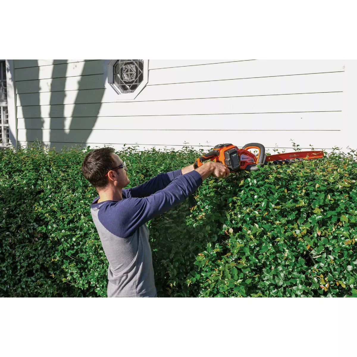 Husqvarna 320iHD60 Hedge Master Battery Hedge Trimmer Kit - photo 3