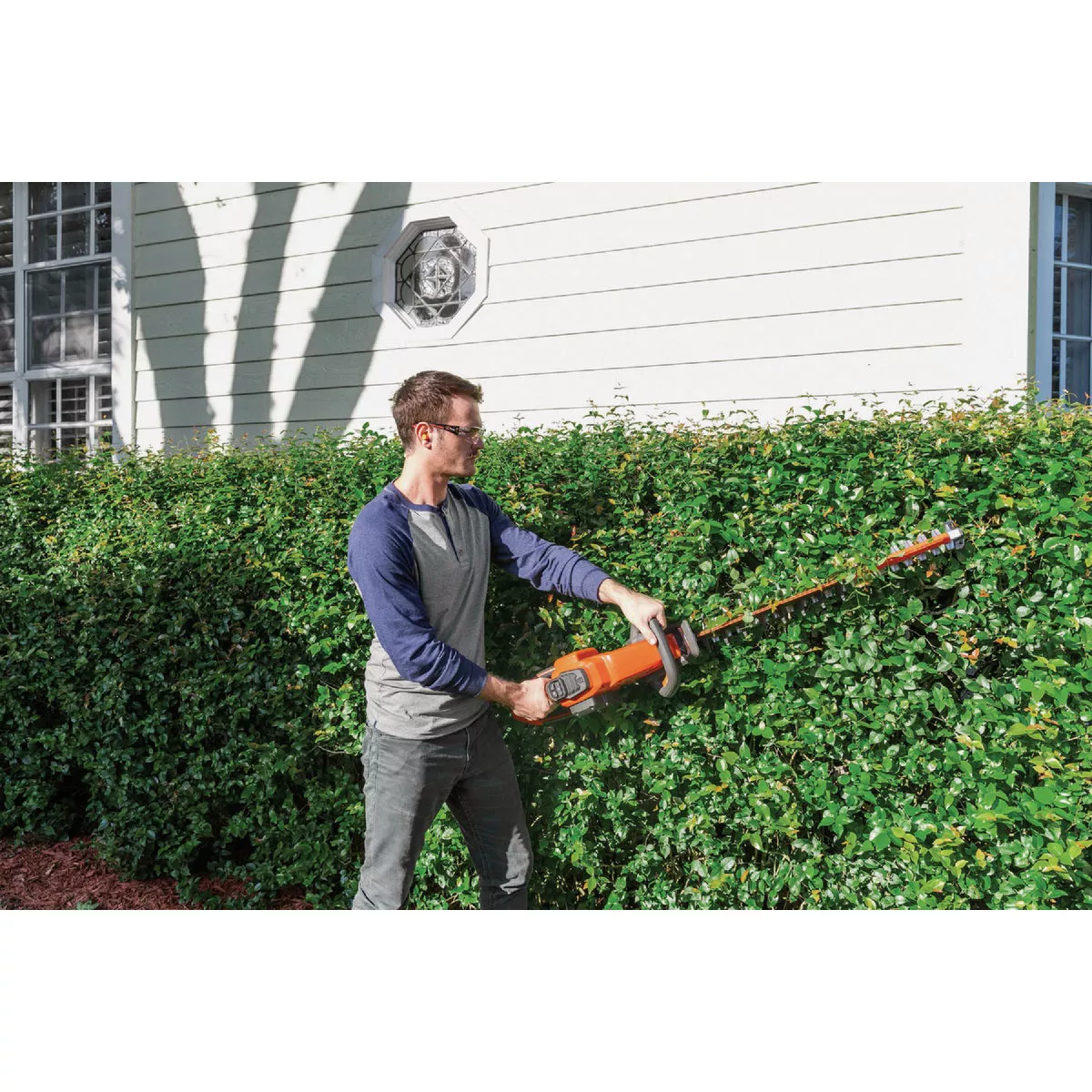 Husqvarna 320iHD60 Hedge Master Battery Hedge Trimmer Kit - photo 2