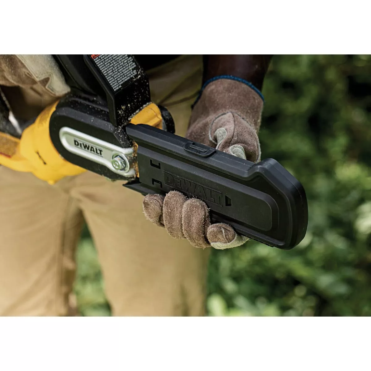 DEWALT 20V MAX Brushless 8 In. Cordless Pruning Chainsaw Kit with 3.0 Ah Battery & Charger - photo 3