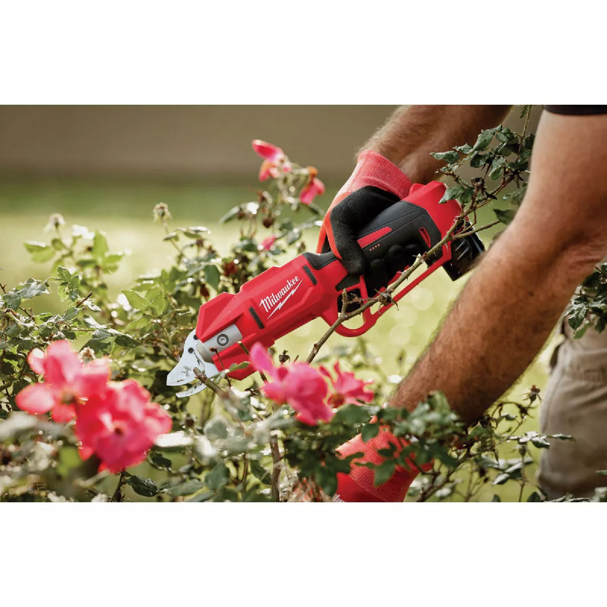 Milwaukee M12 Brushless Cordless Pruning Shears Kit with 2.0 Ah Battery & Charger - photo 9