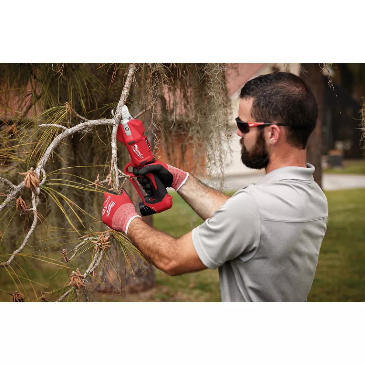 Milwaukee M12 Brushless Cordless Pruning Shears Kit with 2.0 Ah Battery & Charger - photo 10