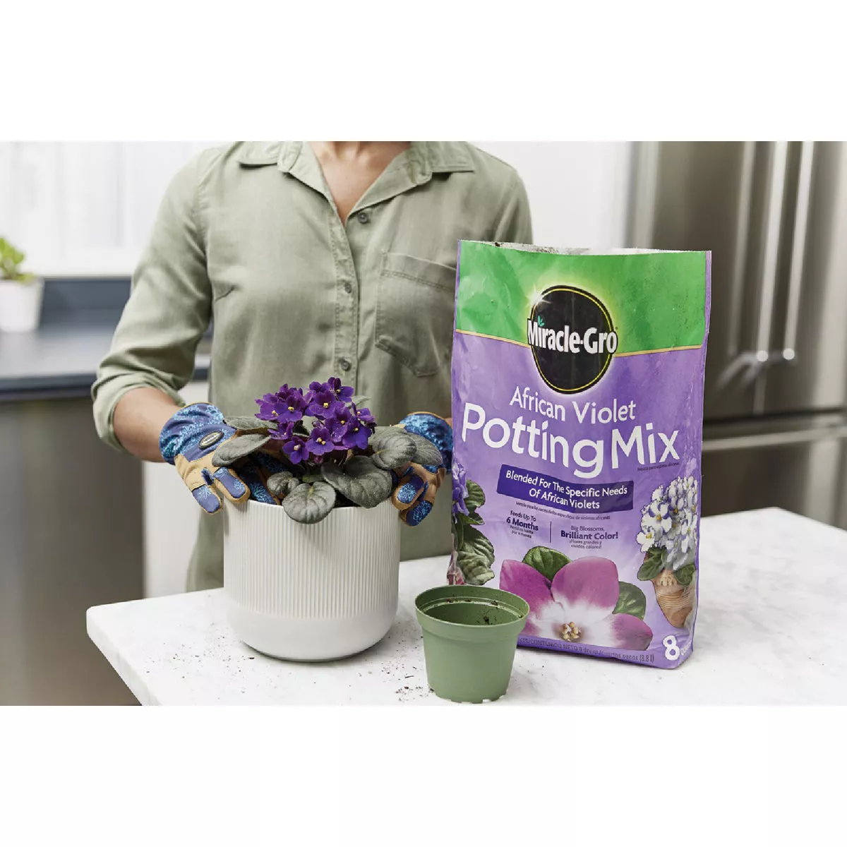 Miracle-Gro 8 Qt. African Violet Potting Mix - photo 6