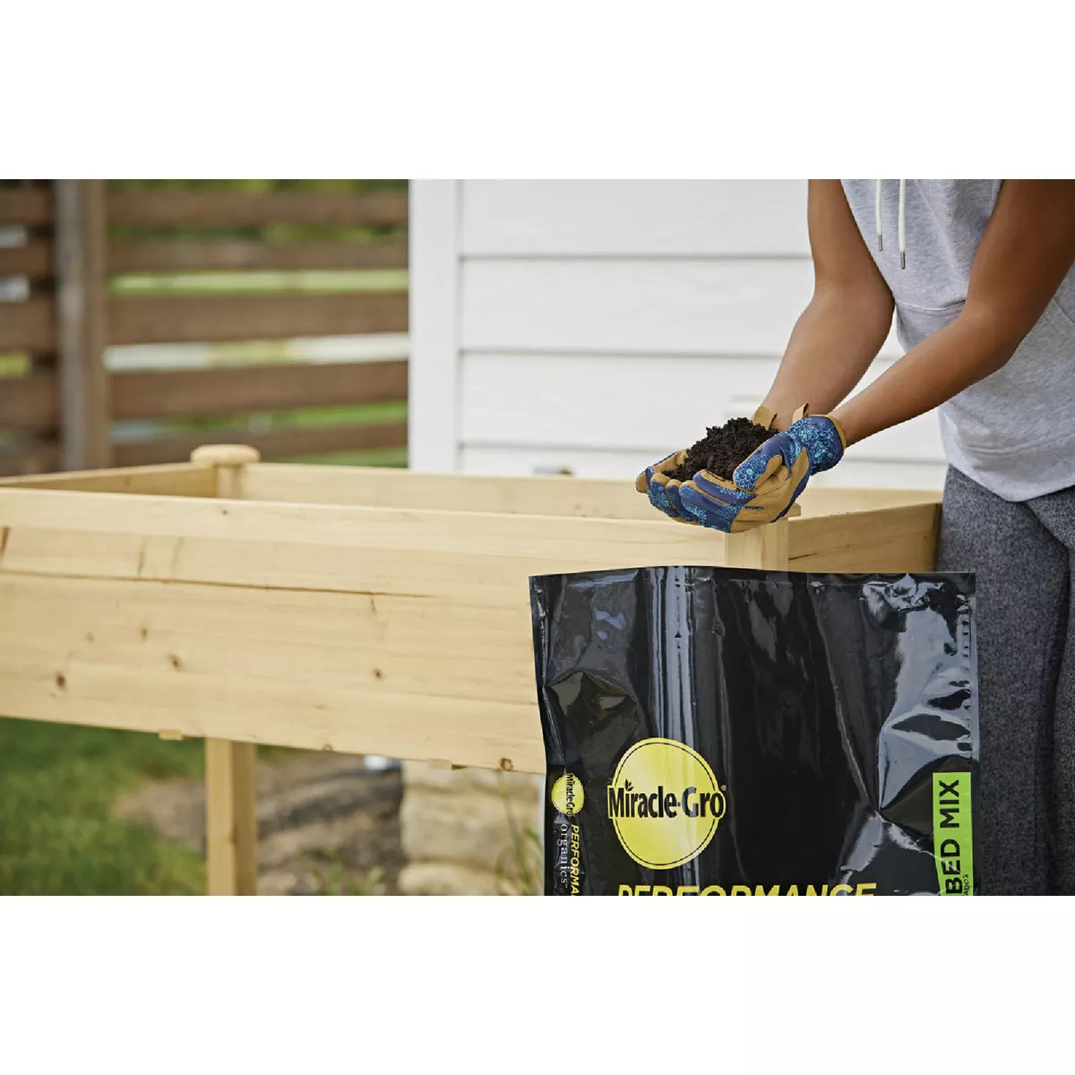 Miracle-Gro Performance Organics 1.3 Cu. Ft. Raised Bed Mix - photo 5