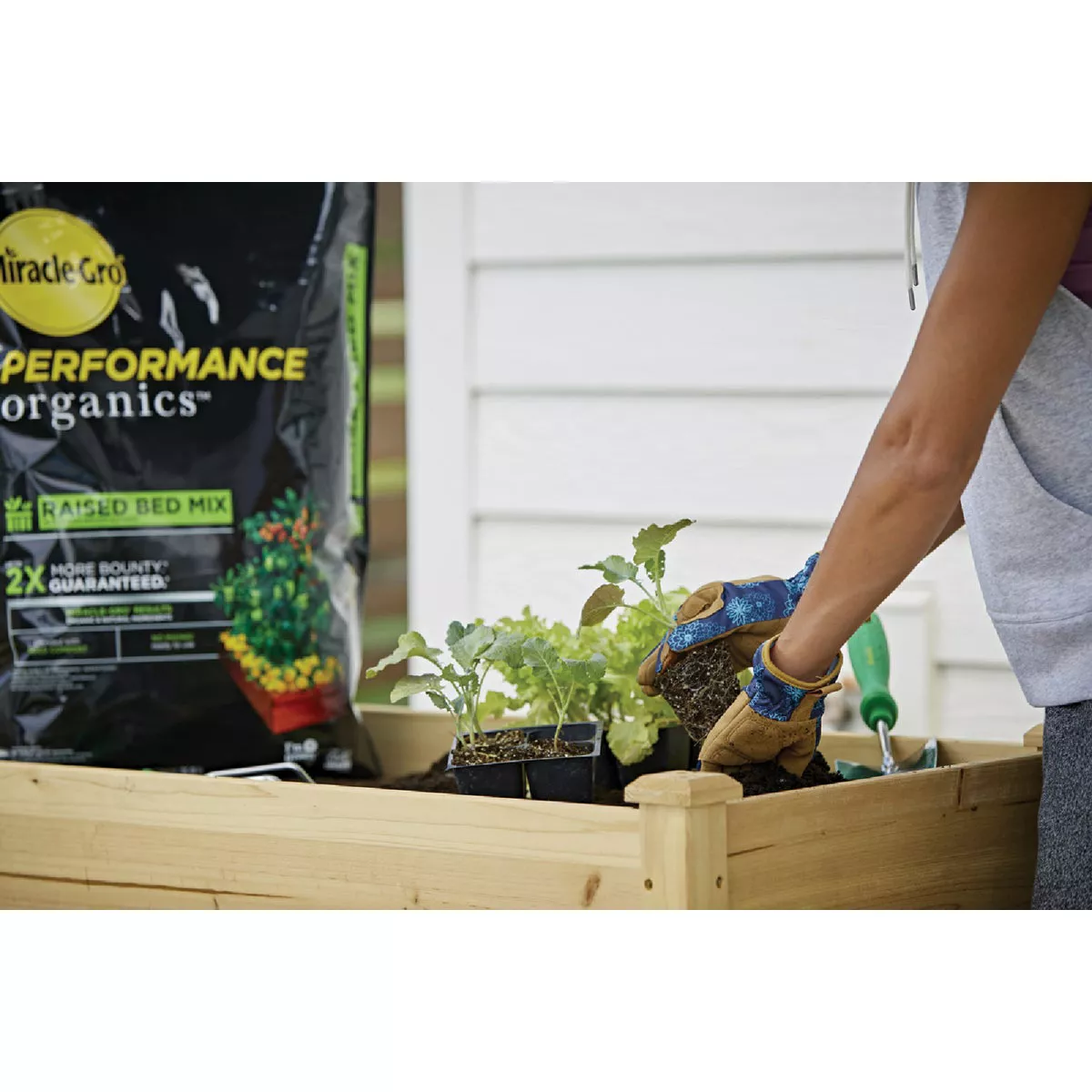 Miracle-Gro Performance Organics 1.3 Cu. Ft. Raised Bed Mix - photo 6