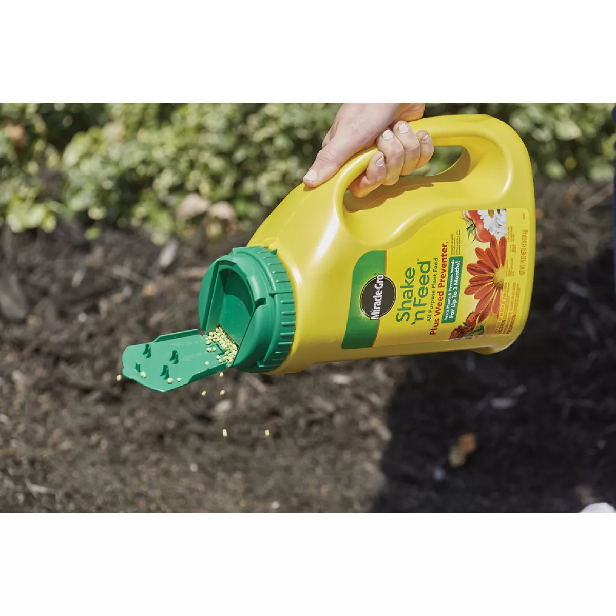 Miracle-Gro Shake 'n Feed 4.5 Lb. All Purpose Plant Food Plus Weed Preventer - photo 5