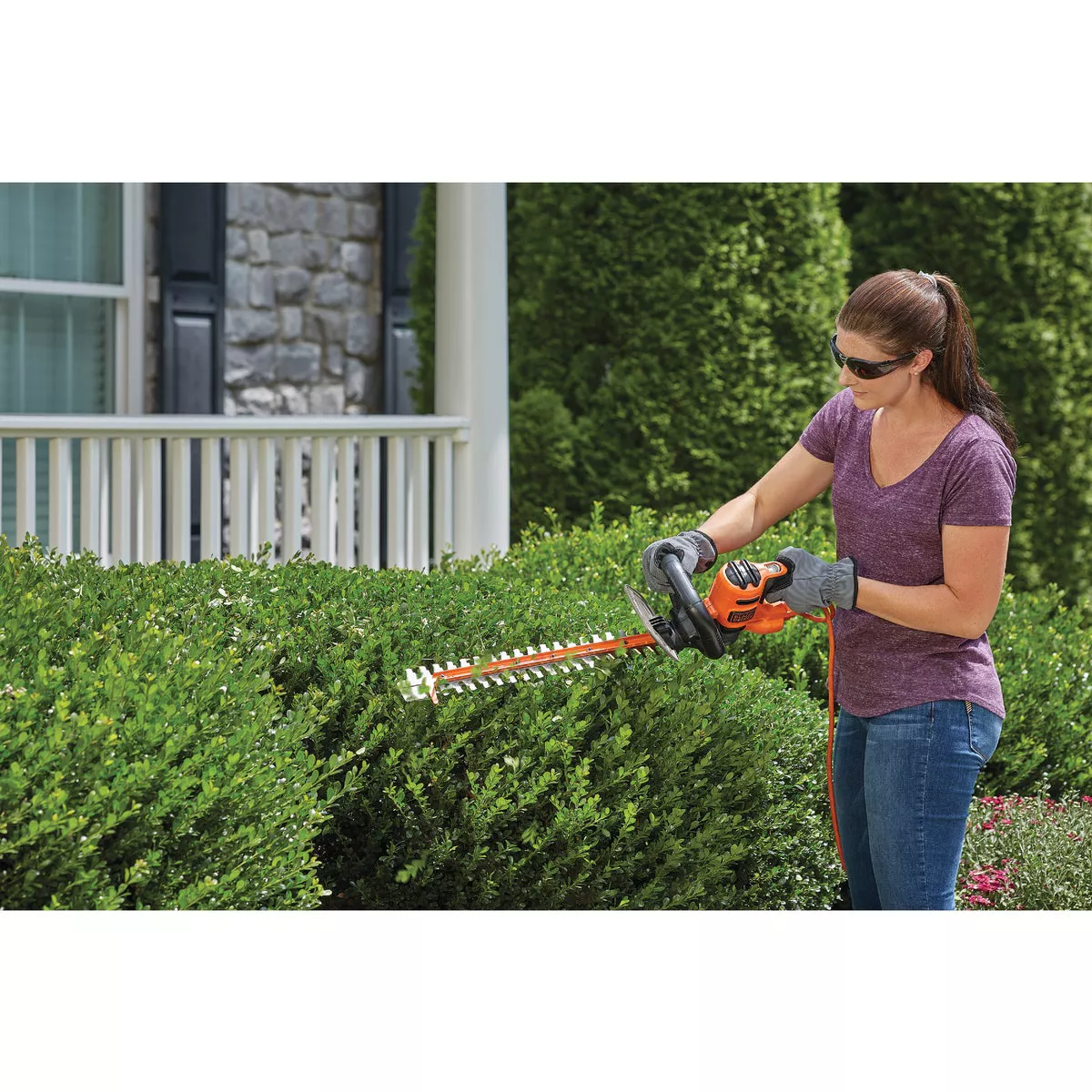 Black & Decker Sawblade 20 In. 3A Corded Electric Hedge Trimmer - photo 2