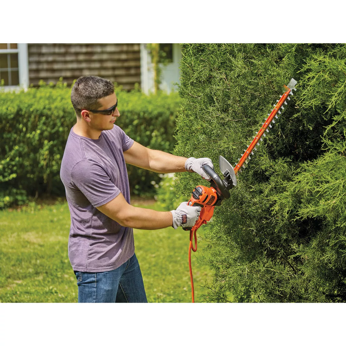 Black & Decker Sawblade 20 In. 3A Corded Electric Hedge Trimmer - photo 3