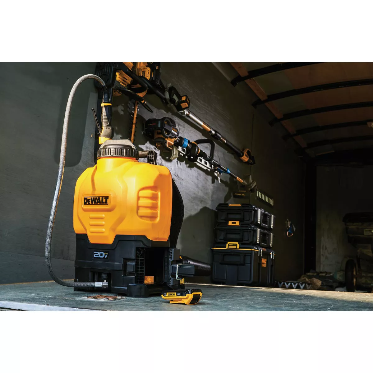DeWalt 4 Gal. Battery Operated Backpack Sprayer (Tool Only) - photo 6