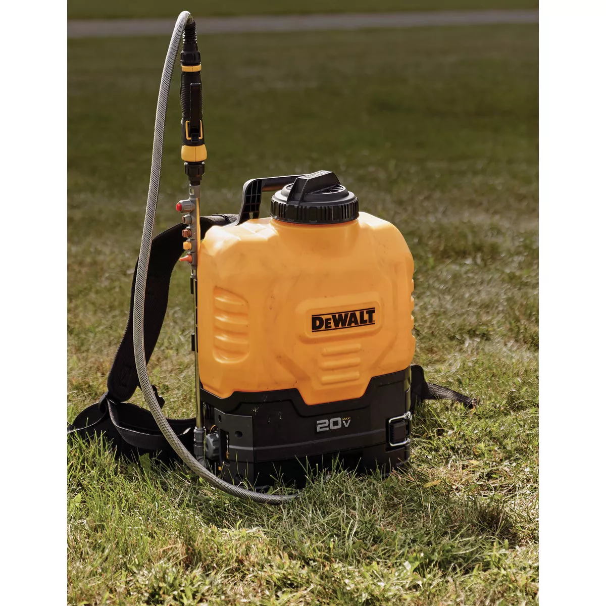 DeWalt 4 Gal. Battery Operated Backpack Sprayer (Tool Only) - photo 7