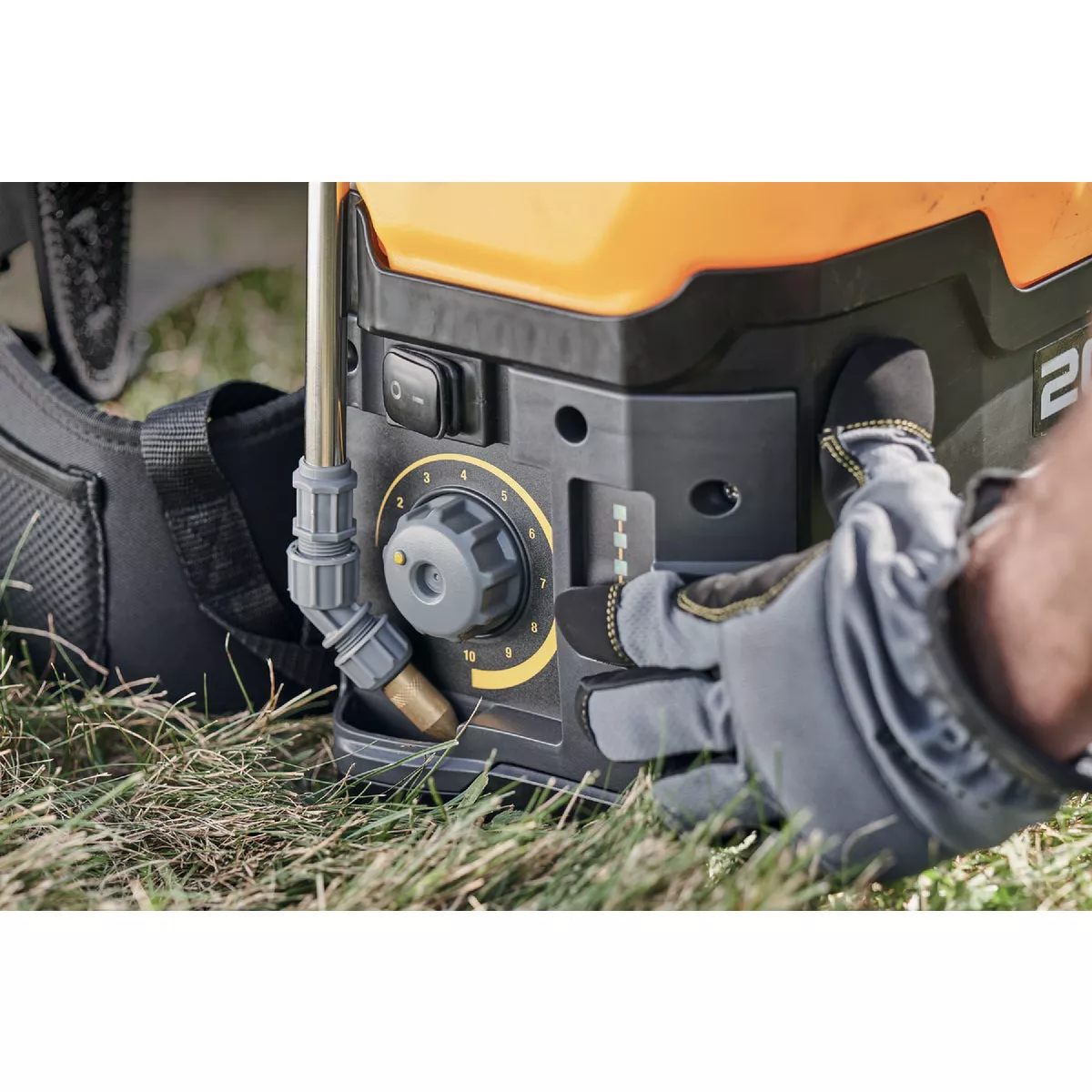 DeWalt 4 Gal. Battery Operated Backpack Sprayer (Tool Only) - photo 8
