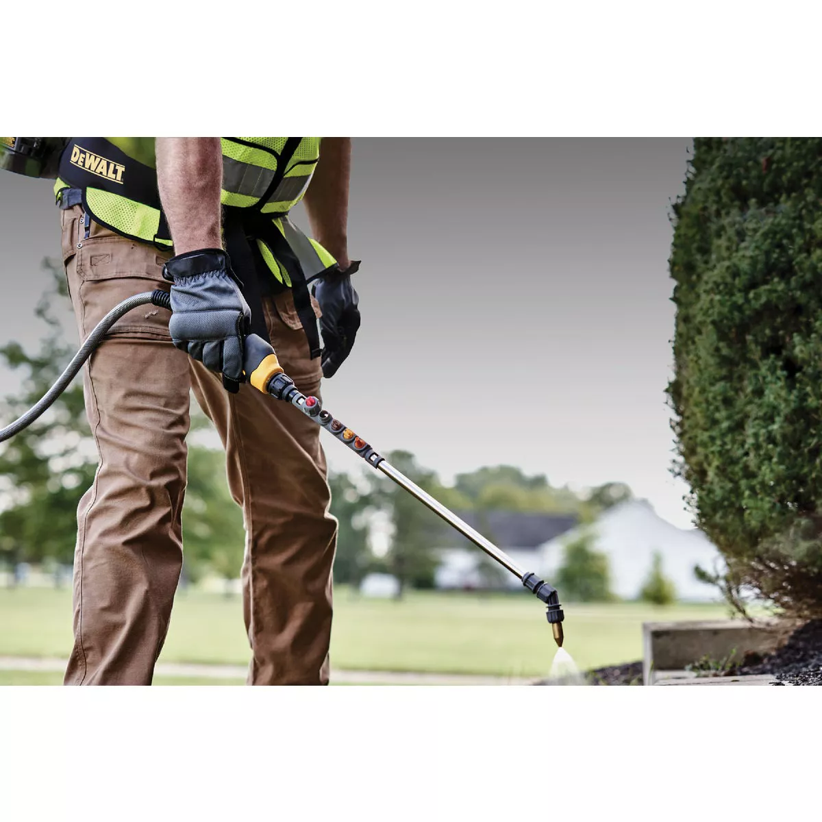 DeWalt 4 Gal. Battery Operated Backpack Sprayer (Tool Only) - photo 10