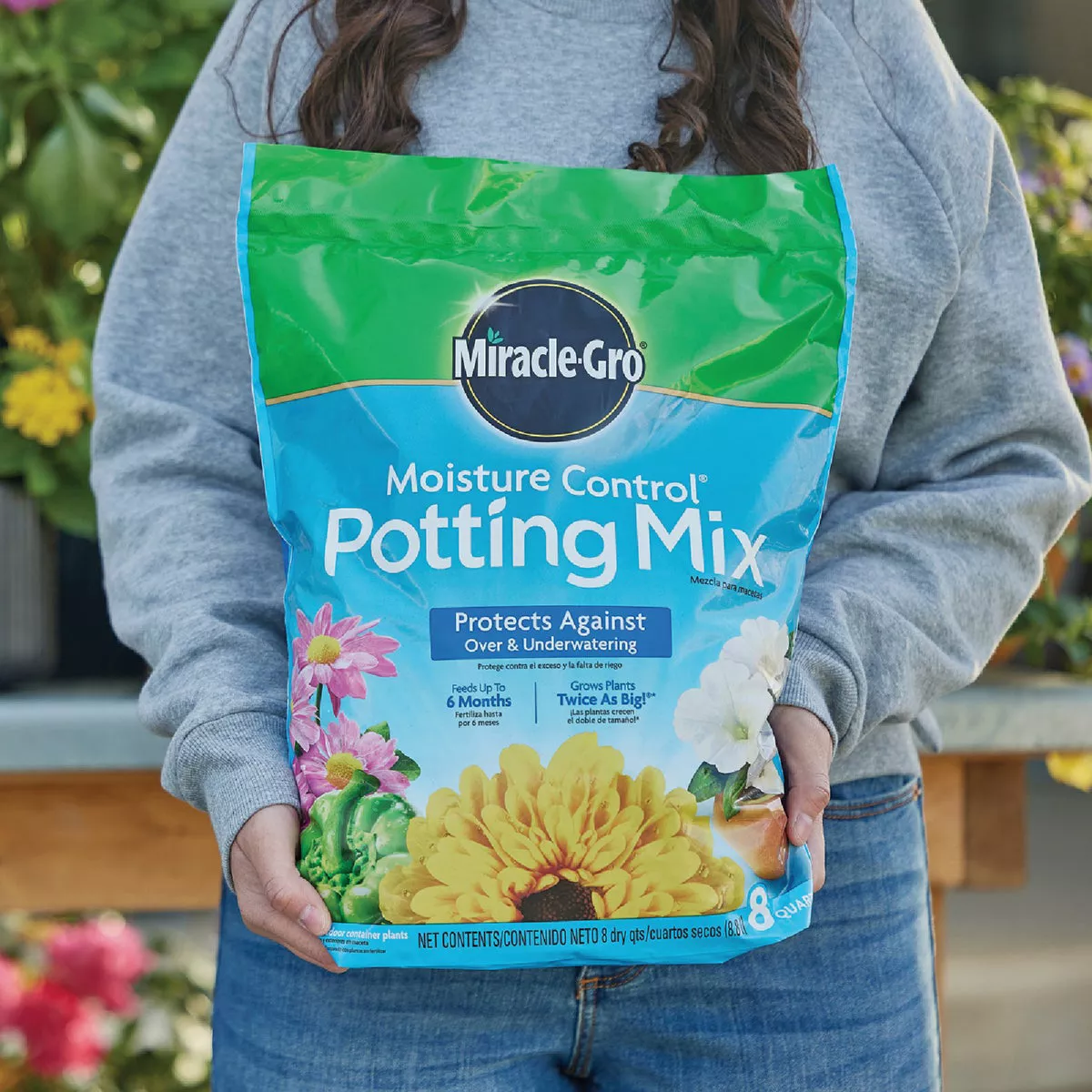 Miracle-Gro Moisture Control 8 Qt. Potting Mix - photo 6