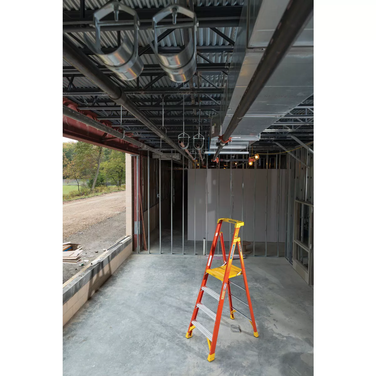 Werner 10 Ft. Reach Fiberglass Podium Ladder with 300 Lb. Load Capacity Type IA Ladder Rating - photo 2