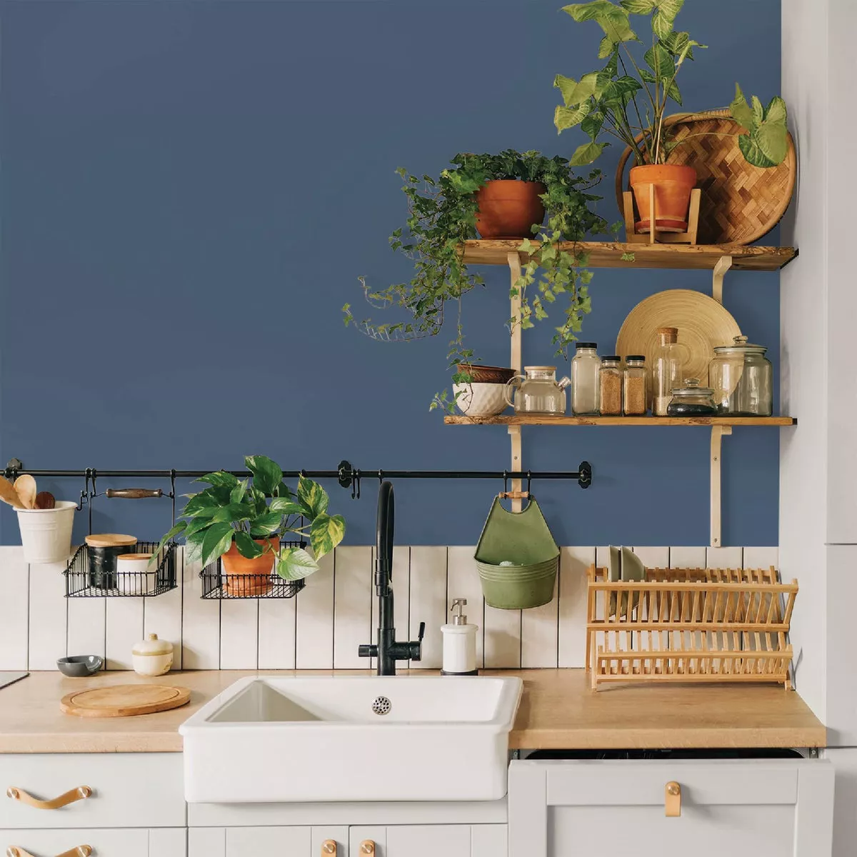 Glidden Spred Interior Grab-N-Go Paint + Primer Eggshell Paint, Blue Fjord, 1 Gal. - photo 3