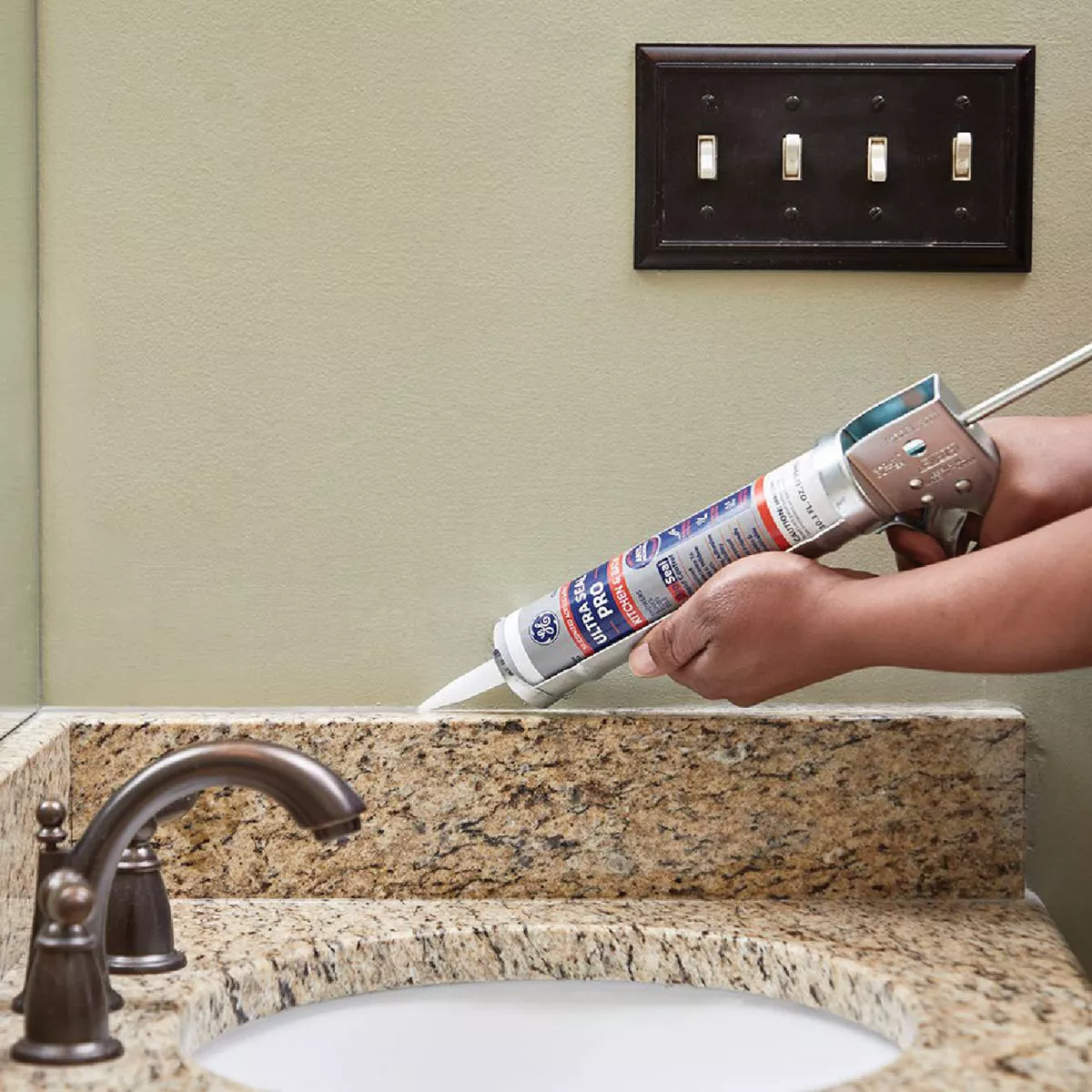 GE Ultra Seal Pro 10.1 Oz. Clear Siliconized Acrylic Latex Kitchen & Bath Caulk (MAKB310CR) - photo 4