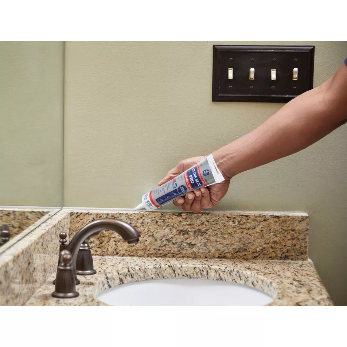 GE Ultra Seal Pro 5.5 Oz. White Siliconized Acrylic Latex Kitchen & Bath Caulk - photo 3