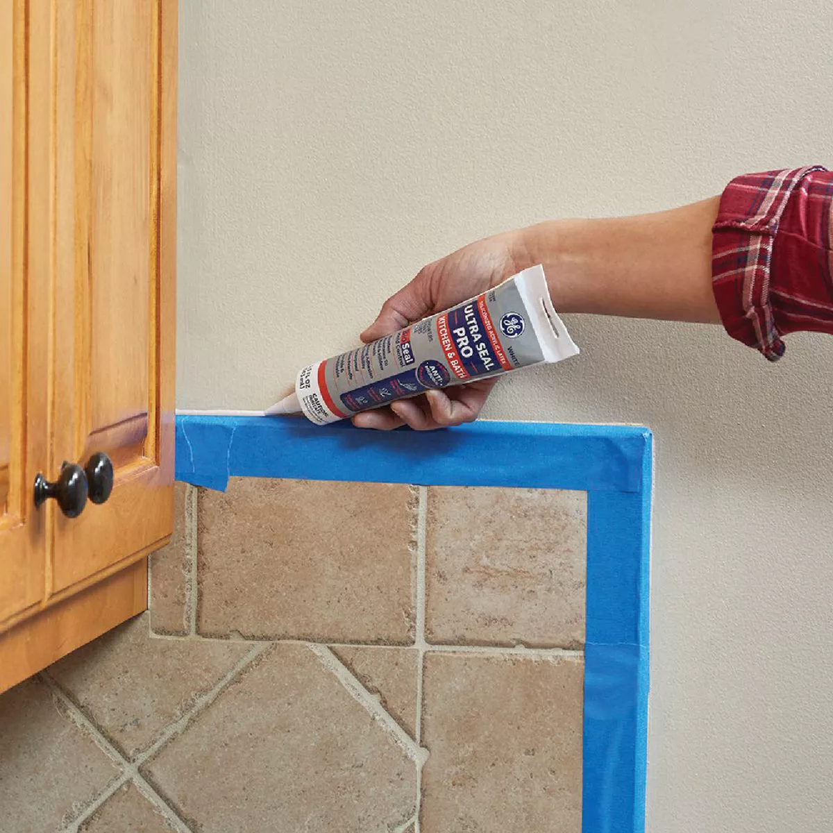 GE Ultra Seal Pro 5.5 Oz. White Siliconized Acrylic Latex Kitchen & Bath Caulk - photo 2