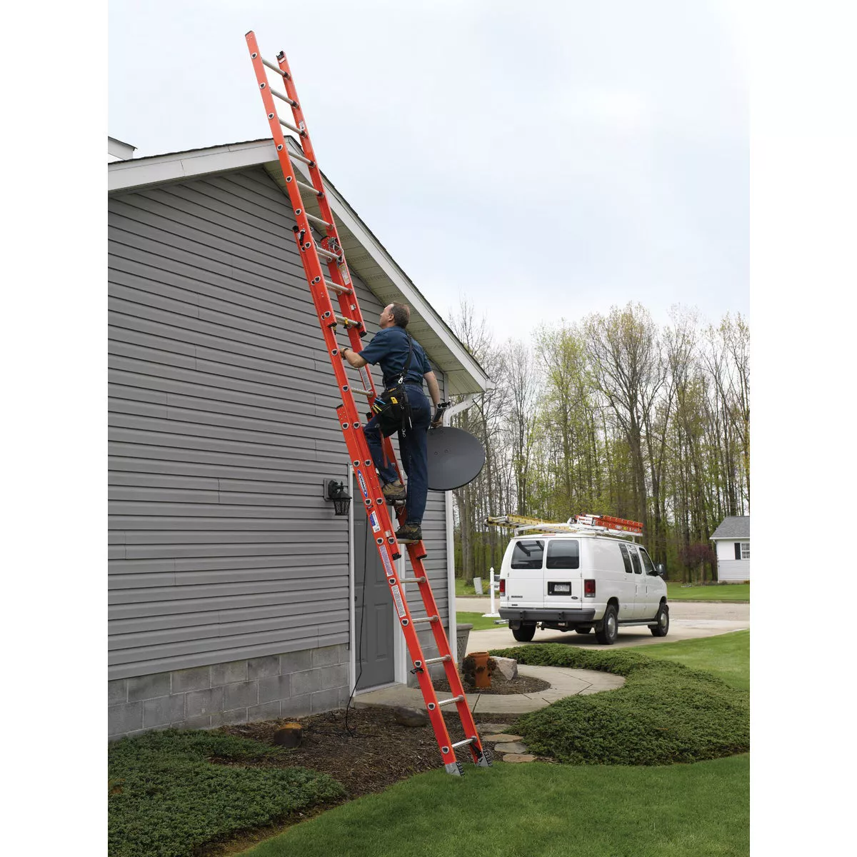 Werner 24 Ft. Fiberglass Extension Ladder with 300 Lb. Load Capacity Type IA Duty Rating - photo 2