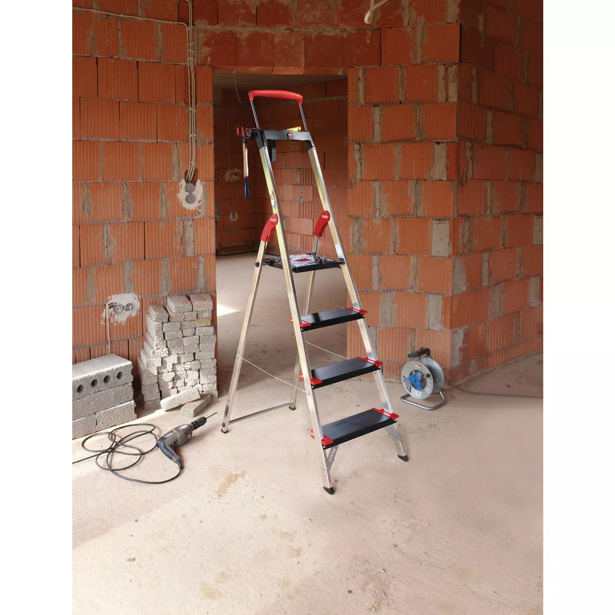 Hailo L100 4-Step Ladder with Adjustible Handrail & 330 Lb. Capacity - photo 4