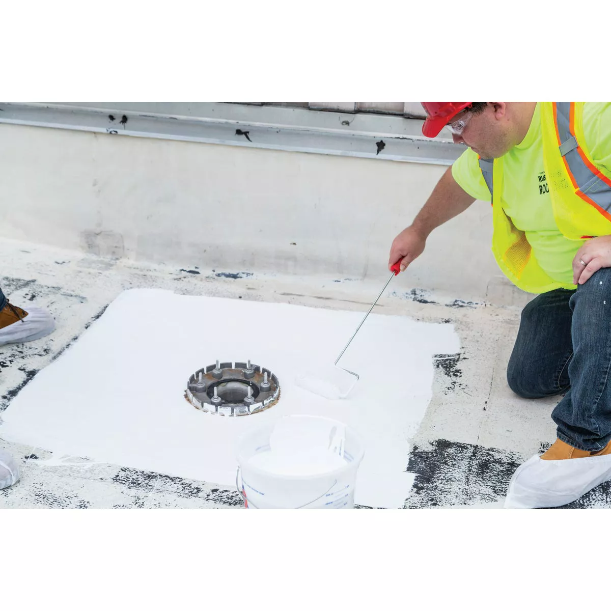 Rust-Oleum 1 Gal. White Elastomeric Roof Patch - photo 4