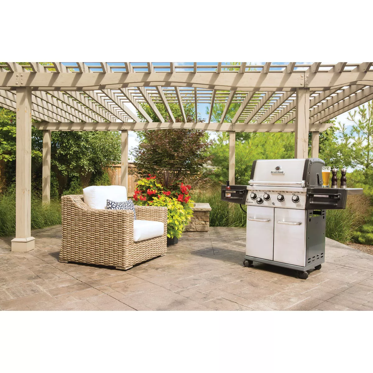 Broil King Regal S440 Pro 4-Burner Stainless Steel 50,000-BTU LP Gas Grill with 10,000-BTU Side -Burner - photo 2