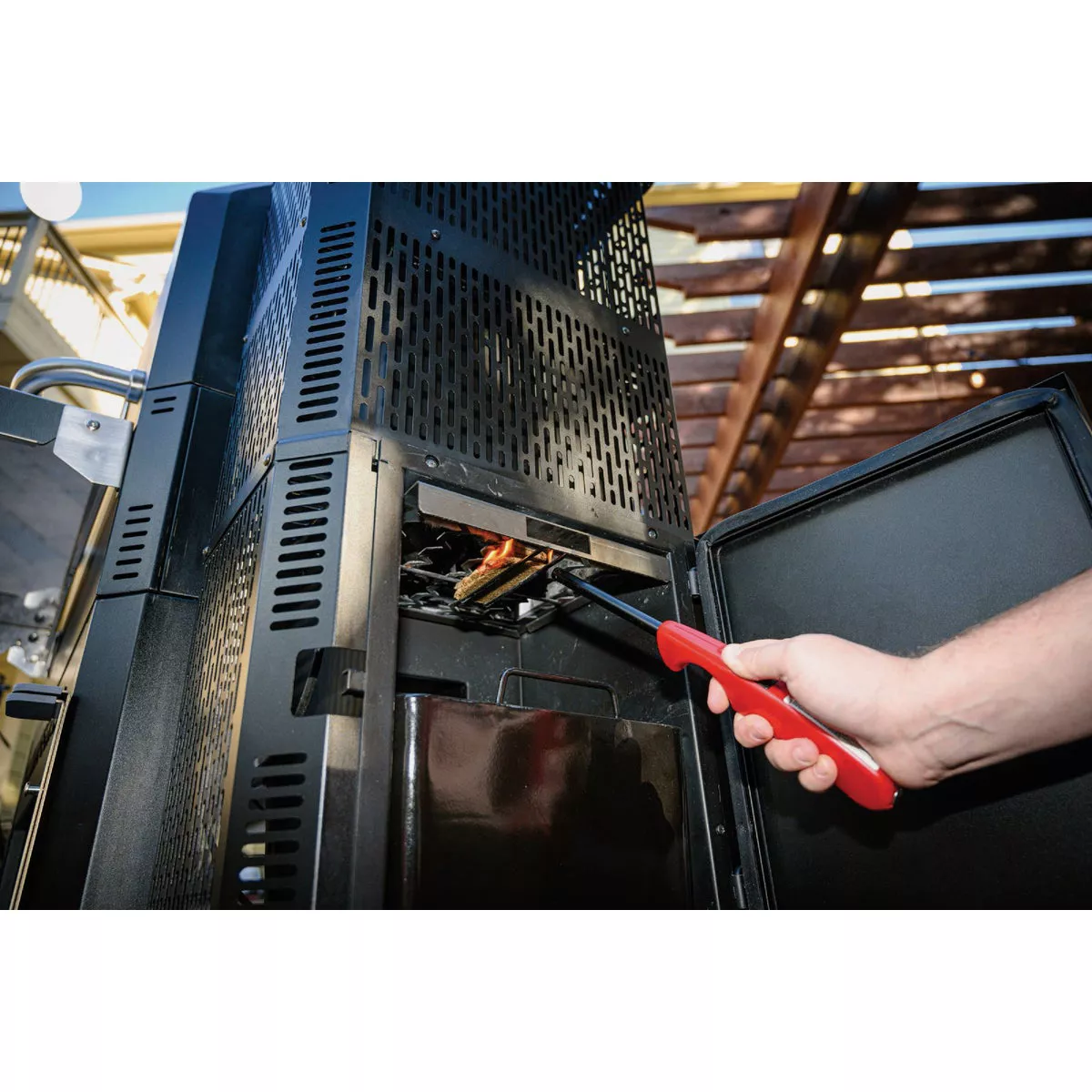 Masterbuilt Gravity Series 1050 Black Digital Charcoal Grill + Smoker - photo 4