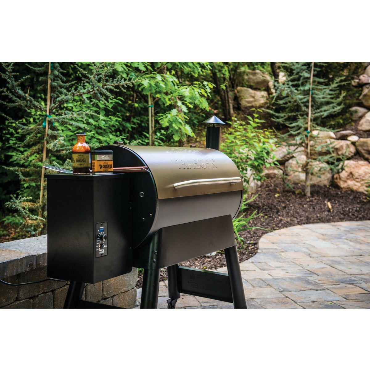 Traeger Pro Series 22-Inch Wood Pellet Grill W/ MEATER+ Smart Meat  Thermometer