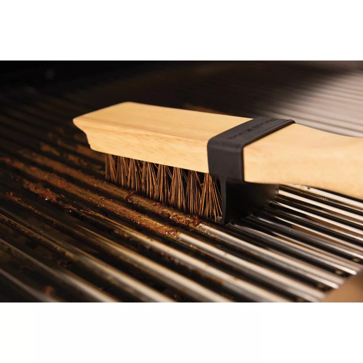 Broil King 20.8 In. Palmyra Bristles Wood Handle Heavy-Duty Grill Cleaning Brush - photo 2