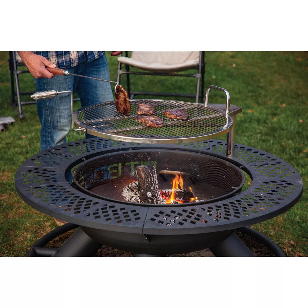 Pit Boss 2-In-1 24 In. Black Round Fire Pit & Grill - photo 2