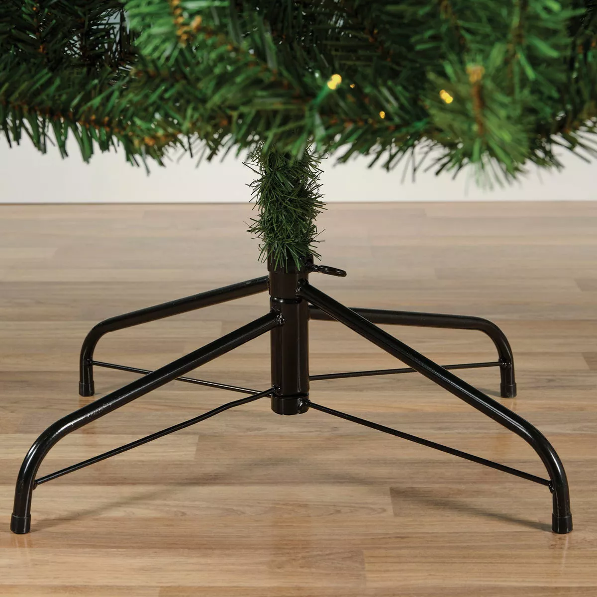 Everlands 6 Ft. Warm White LED Monarch Pine Christmas Tree - photo 6